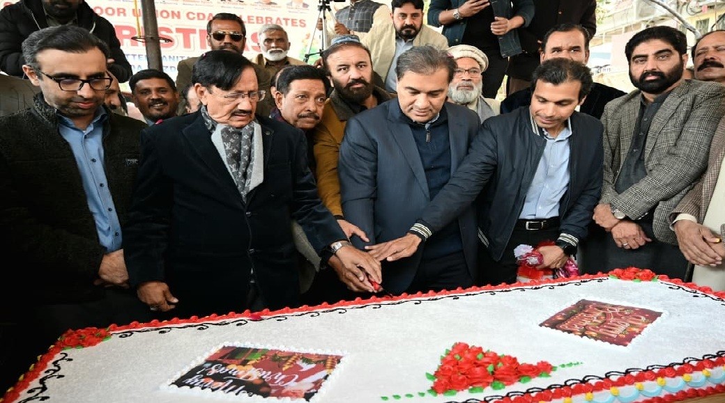 Chairman CDA Muhammad Ali Randhawa Celebrates Christmas and New Year with CDA Employees