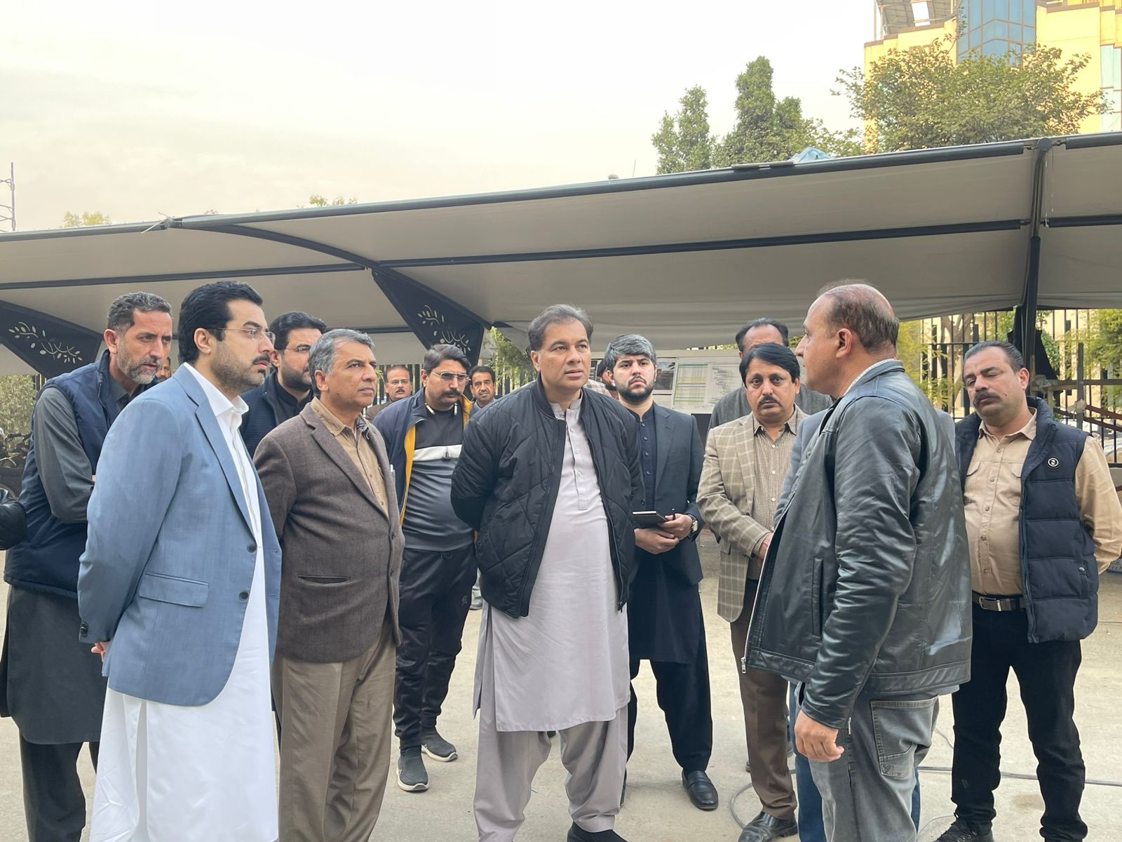 Chairman CDA Reviews Progress of Assan Khidmat Markaz, Ensures Timely Completion